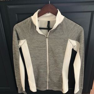 Like new nice athletic light jacket w/thumb holes.